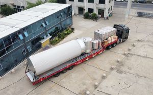 河北客户订购的40吨大型立式奶仓发货现场