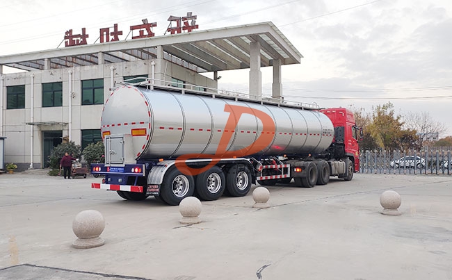 天潤新東YXD9400GNY三軸34噸奶罐車交付