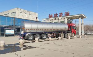 哈爾濱用戶訂購的34方酵母液保溫運輸罐車交付