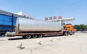我公司40吨大型不锈钢立式奶仓发往山东