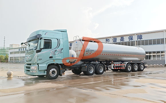 鲜奶运输车
