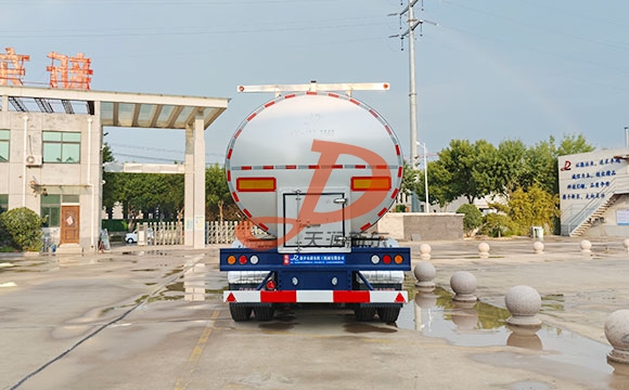 鲜奶运输车