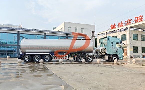 鲜奶运输车