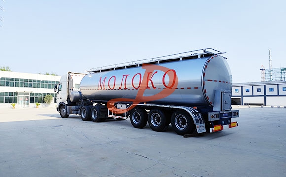 鲜奶运输车