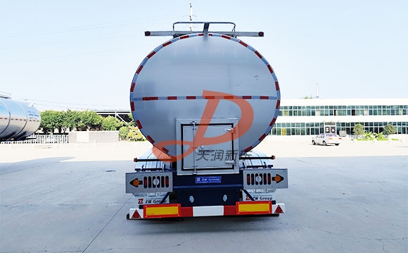 鲜奶运输车