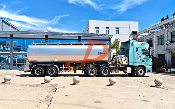 鲜奶运输车