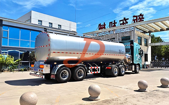 鲜奶运输车