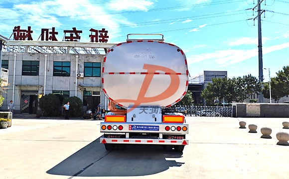 鲜奶运输车