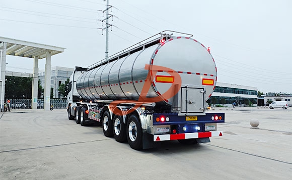 牛奶運(yùn)輸車