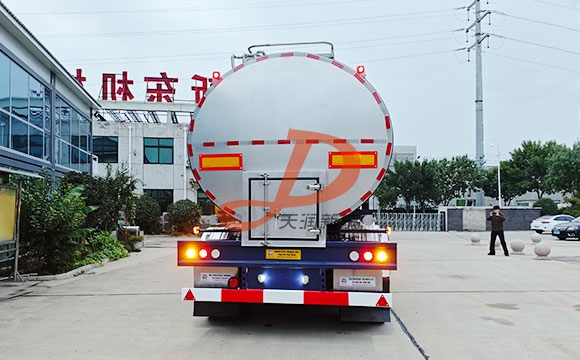 牛奶運(yùn)輸車