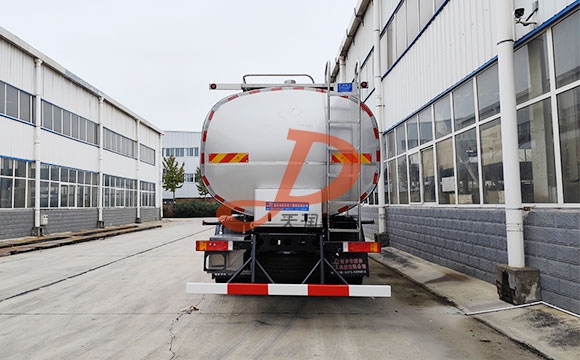 鮮奶運(yùn)輸車