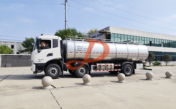 鮮奶運(yùn)輸車
