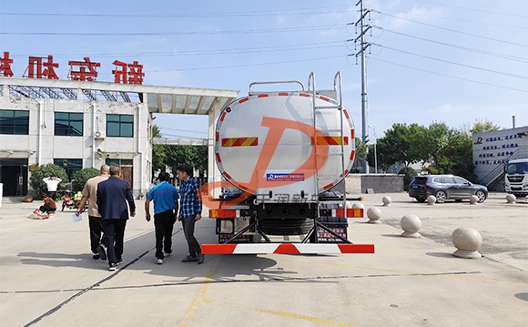 鮮奶運輸車