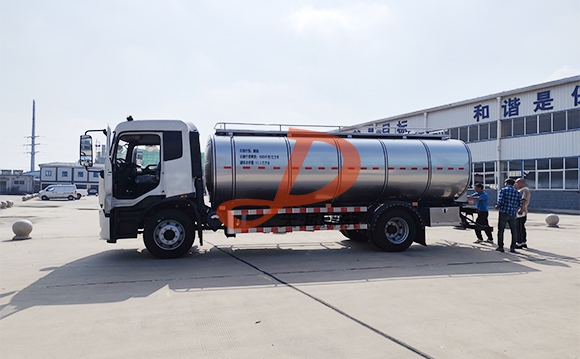 鮮奶運輸車