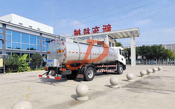 鮮奶運(yùn)輸車