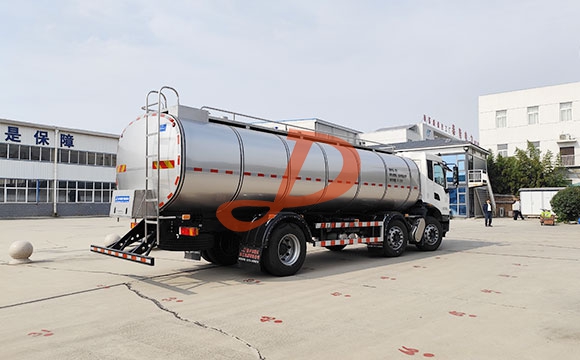 鲜奶运输车