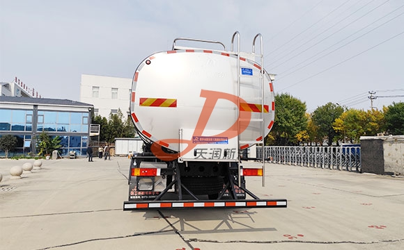 鲜奶运输车