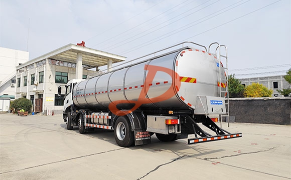 鲜奶运输车