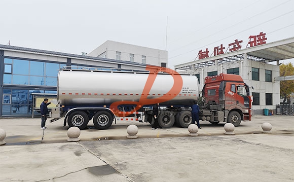 鮮奶運輸車