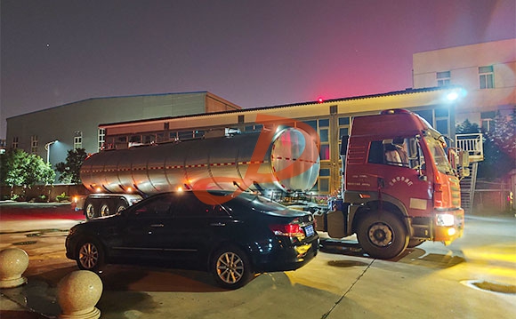 不锈钢糖浆保温运输车