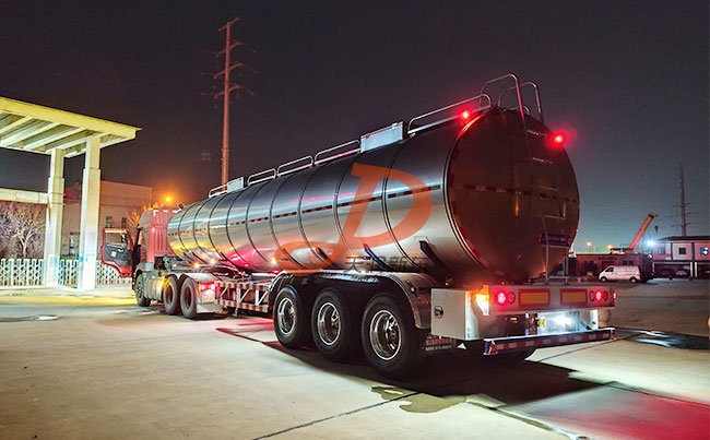 我公司40立方不锈钢糖浆保温运输罐车交付