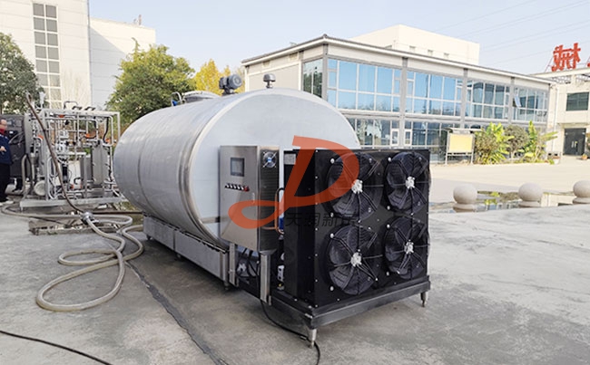 滨州制冷罐客户订购的6吨牛奶冷藏罐发货前试机