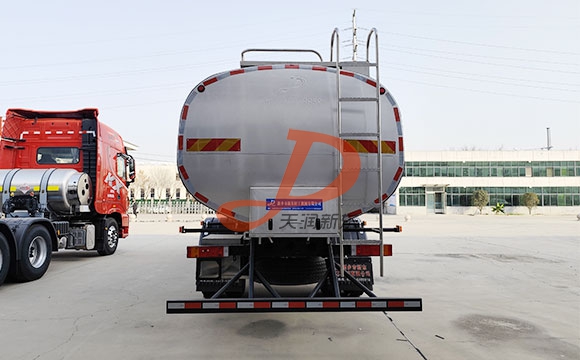 鲜奶运输车