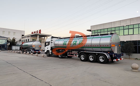 半挂鲜奶运输车