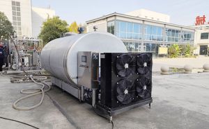 滨州制冷罐客户订购的6吨牛奶冷藏罐发货前试机