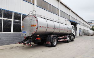 内蒙奶罐车客户订购的16立方鲜奶运输车准备交付