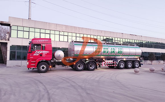 鲜奶运输车