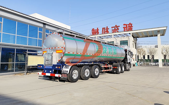 鲜奶运输车再走一台！还是35立方半挂奶罐车！