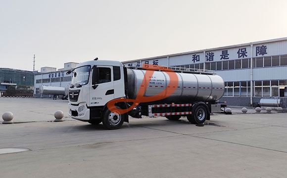 鲜奶运输车