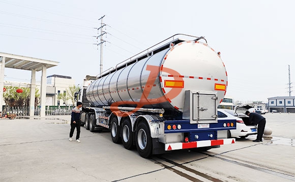 半挂奶罐车