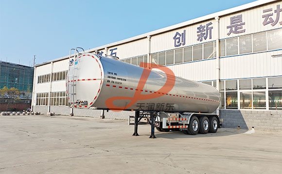 鲜奶运输车