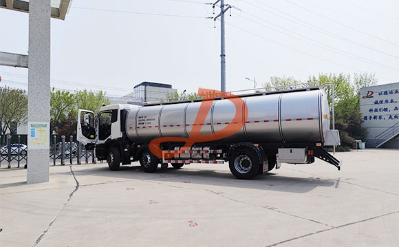 牛奶运输车