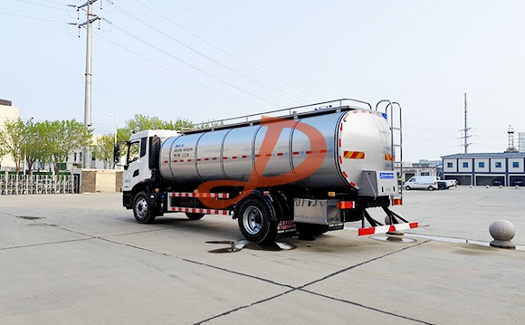 鲜奶运输车