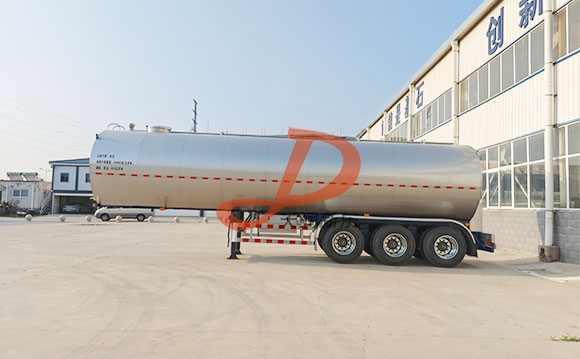 鲜奶运输车