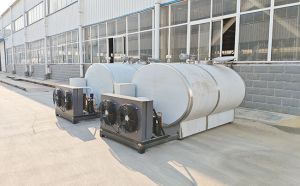 天津客户订购的2台3吨牛奶制冷罐发货前试机