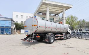 蒙古客户订购的东风天锦16立方鲜奶