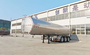 河北奶罐车客户订购的34方牛奶运输