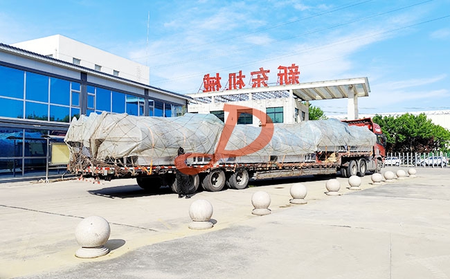 蒙古国客户订购的10台牛奶制冷罐发货现场