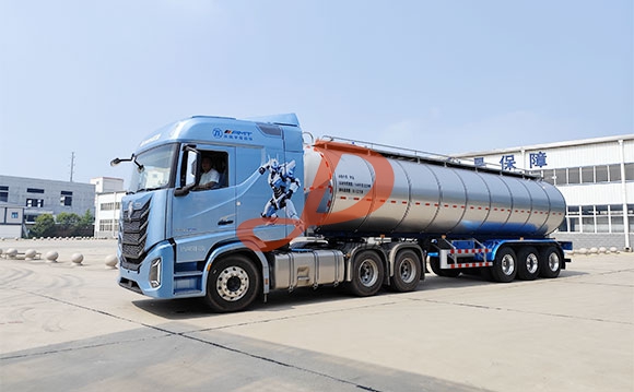 牛奶运输车