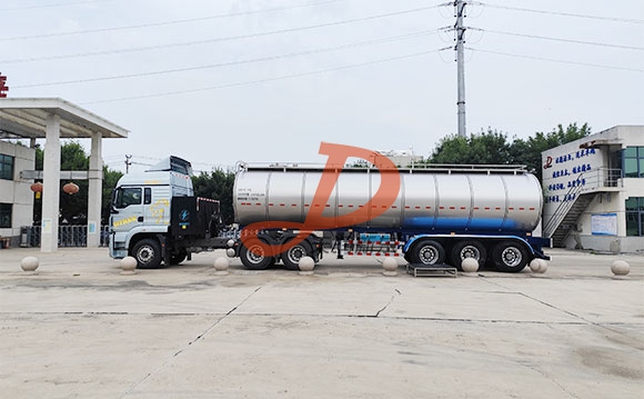 鲜奶运输车