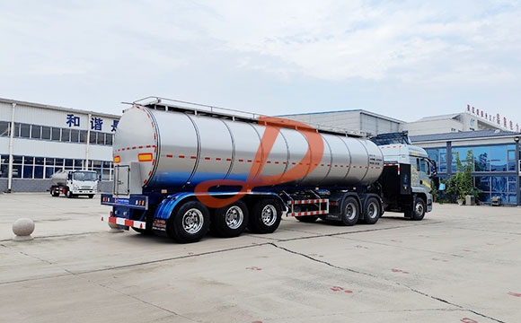 鲜奶运输车