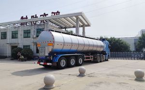 老客户复购!再走一台35吨半挂牛奶运输车!