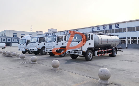 鲜奶运输车