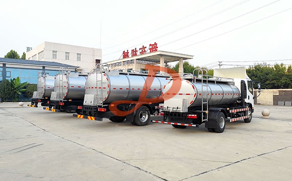 鲜奶运输车