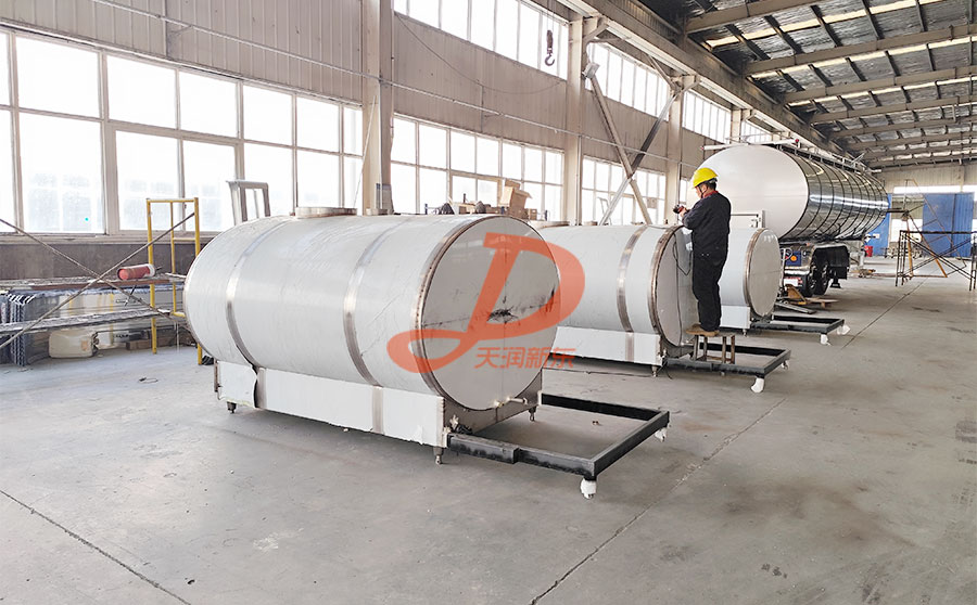 <a href=http://www.xdqj.com/product/lengcangguan/ target=_blank class=infotextkey>牛奶<a href=http://www.xdqj.com/product/lengcangguan/lcg_5t.html target=_blank class=infotextkey>冷藏罐</a></a>